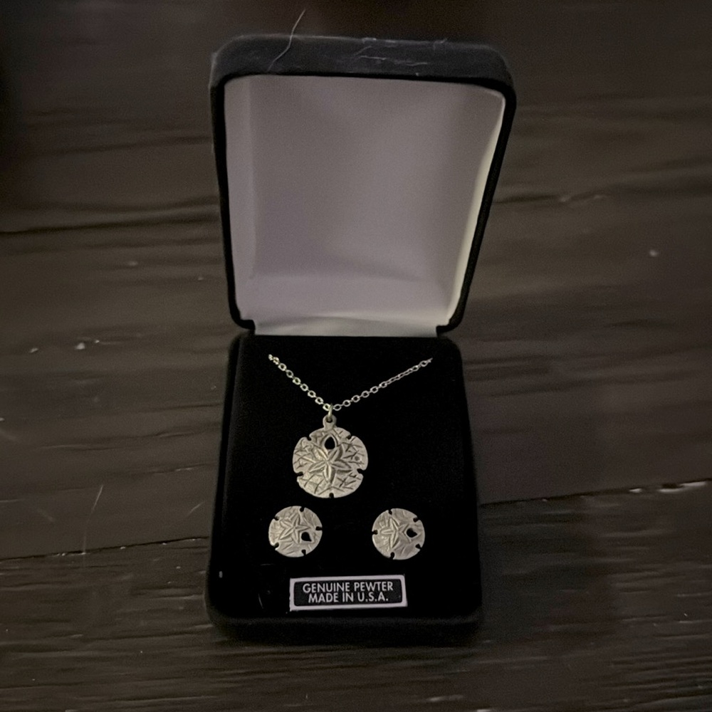 Sand dollar necklace and earring set